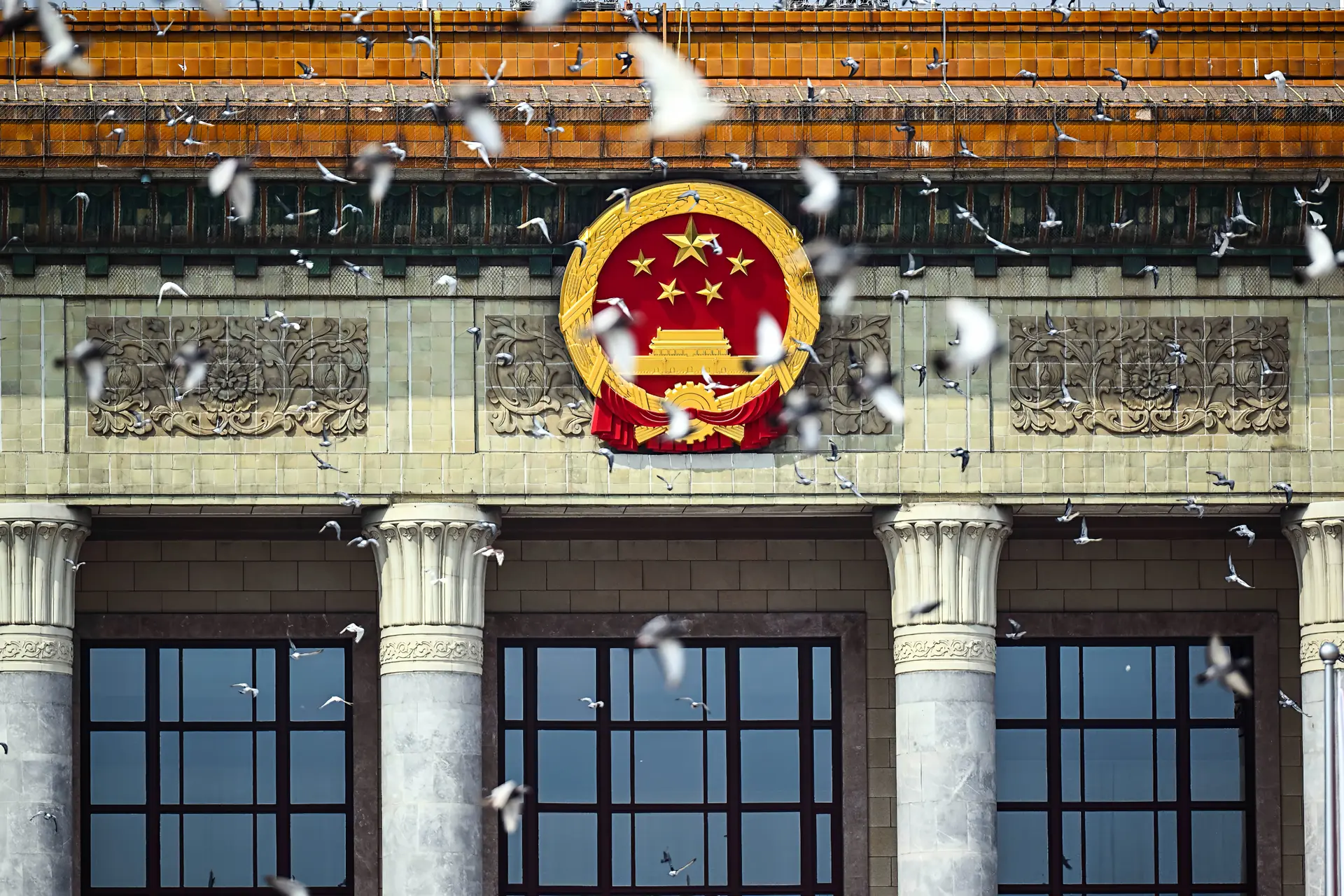 庄严的建筑与飞翔的白鸽 - 政治 / 通用 - 政治建筑 飞鸽 庄严 高清壁纸