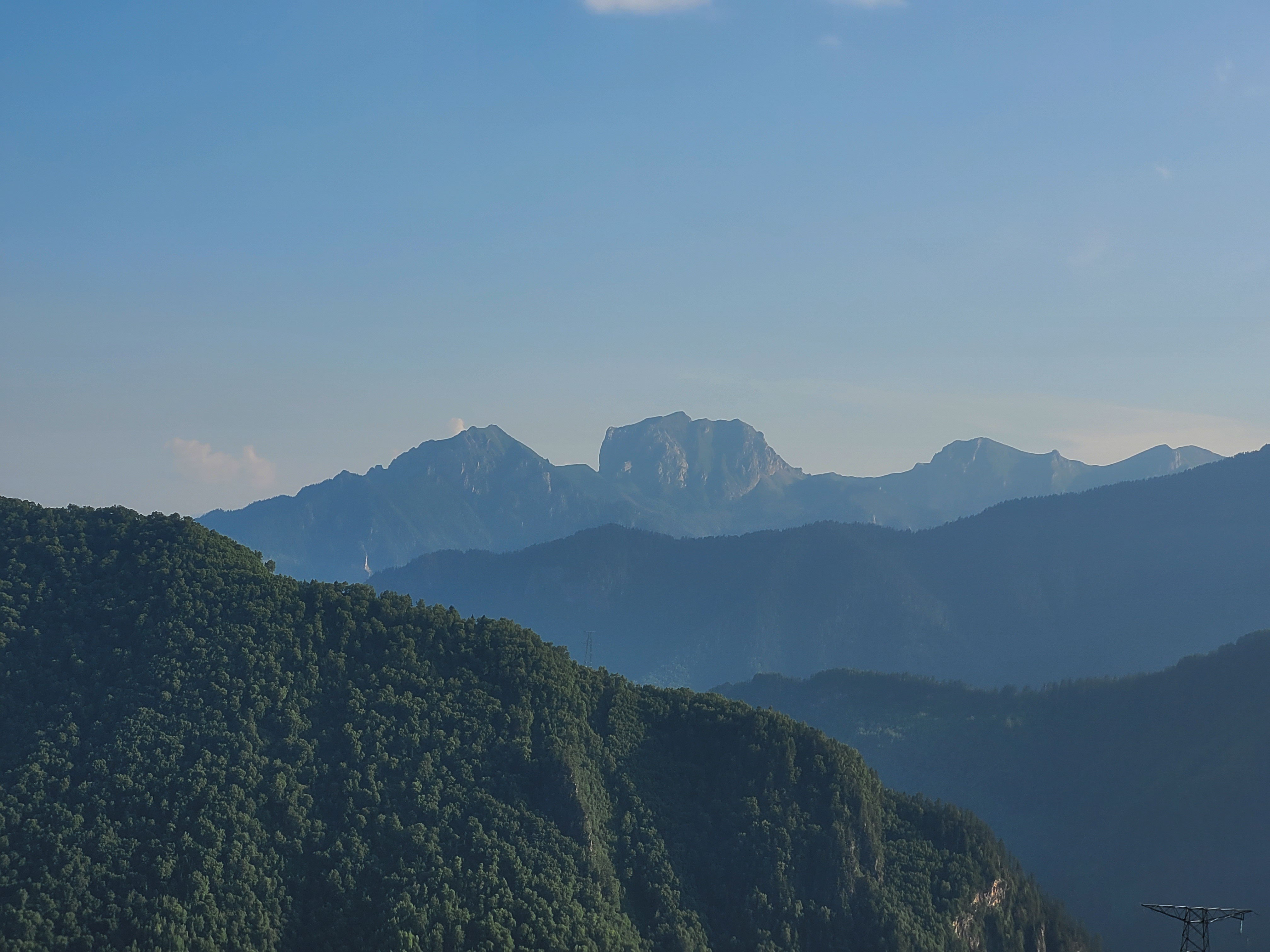 酷似熊的山峰