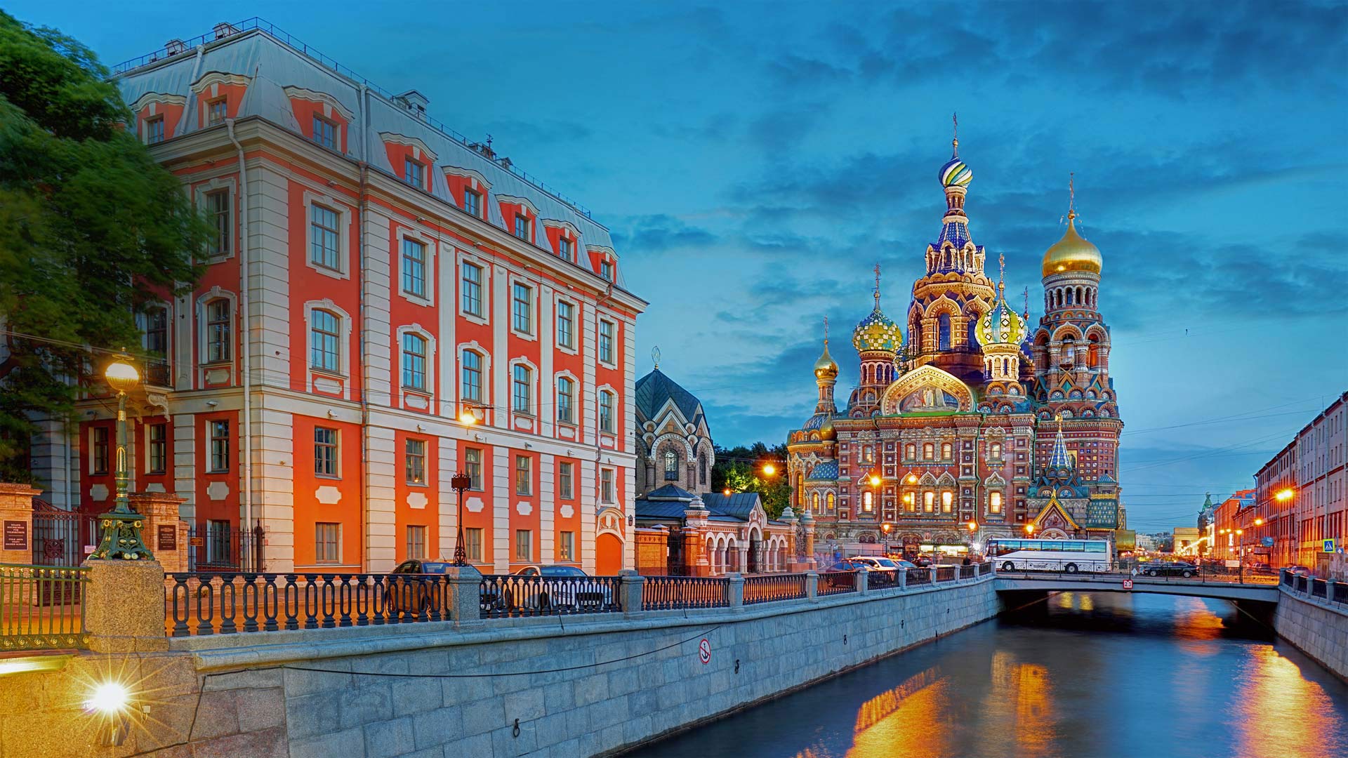 Griboyedov Canal and the Church of the Savior on Spilled Blood in Saint Petersburg, Russia - Tomas Sereda/Getty Images)