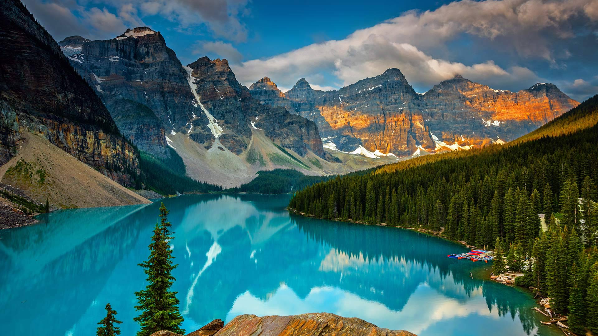 Moraine Lake in Banff National Park, Alberta, Canada - Schroptschop/Getty Images)