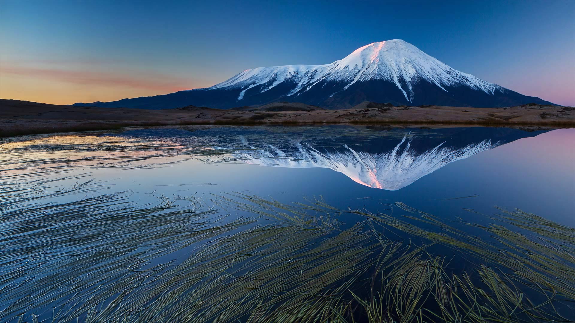 Tolbachik volcanic complex on the Kamchatka Peninsula, Russia - Egor Vlasov/Shutterstock)