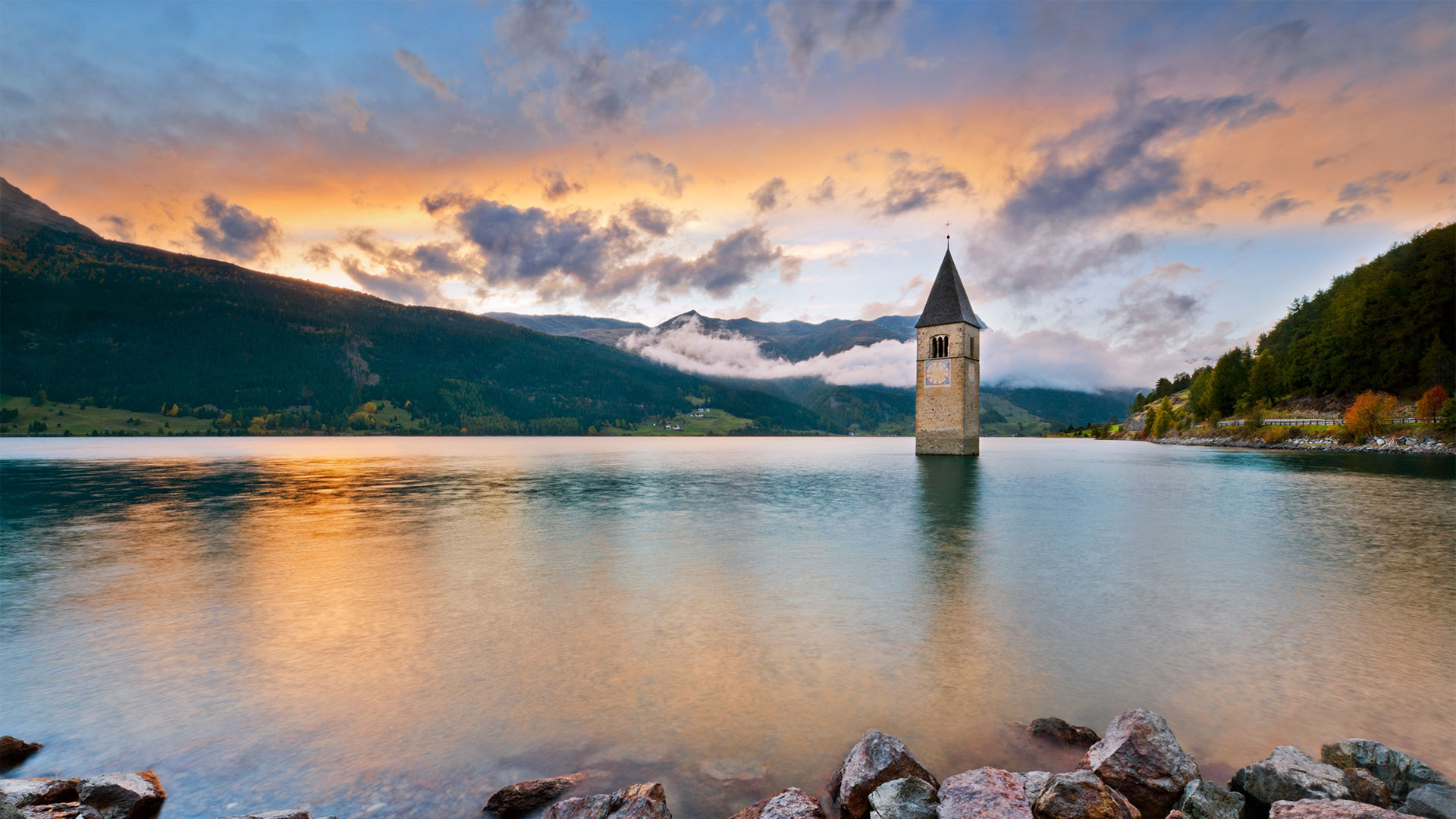 The bell tower in Lake Reschen, South Tyrol, Italy - Scacciamosche/Getty Images)