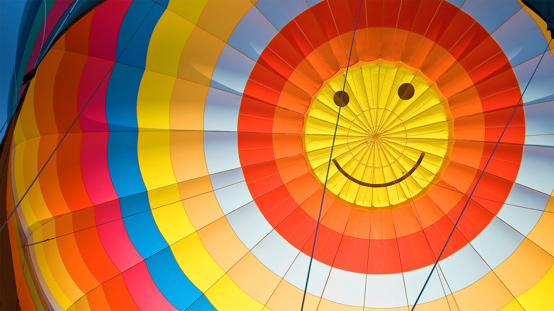 Happy hot air balloon - Leonsbox/Getty Images Plus)