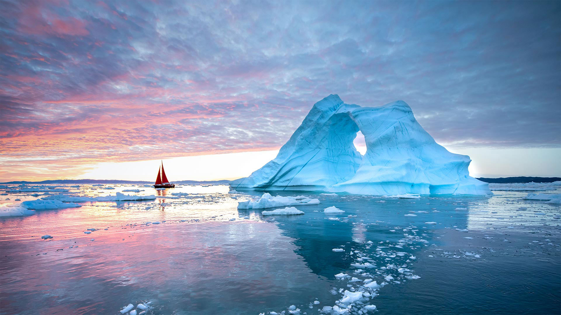 Disko Bay, Ilulissat, Greenland - Kertu/Shutterstock)