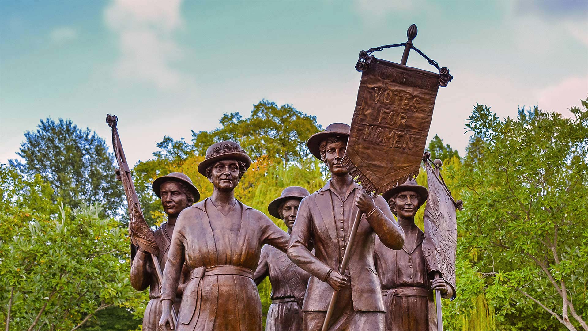 Tennessee Woman Suffrage Monument in Centennial Park, Nashville, Tennessee - jejim120/Alamy)