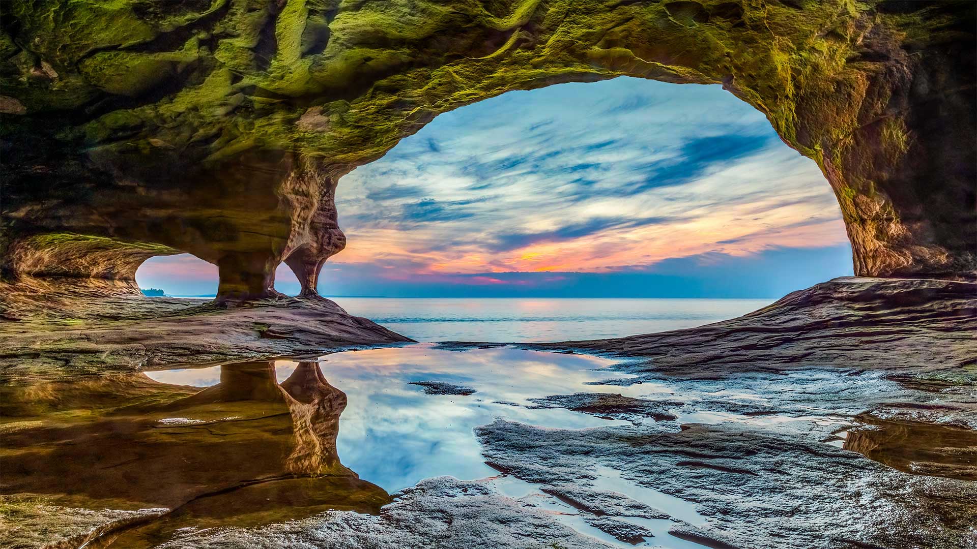 Cavern in Pictured Rocks National Lakeshore on Lake Superior, Michigan - Kenneth Keifer/Getty Images)