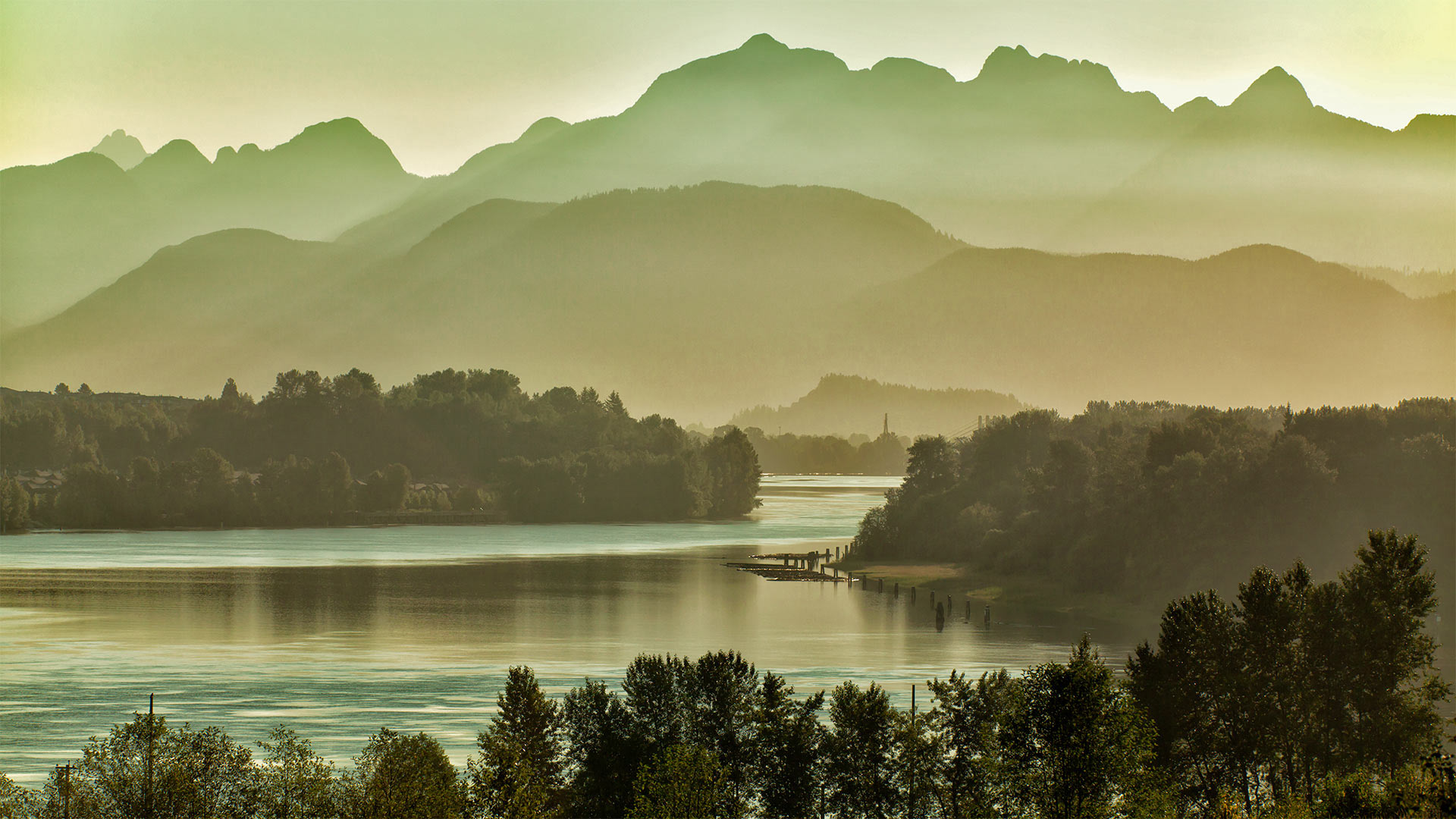 The Fraser River, east of Vancouver, British Columbia, Canada, with the Golden Ears mountains - LeonU/Getty Images)