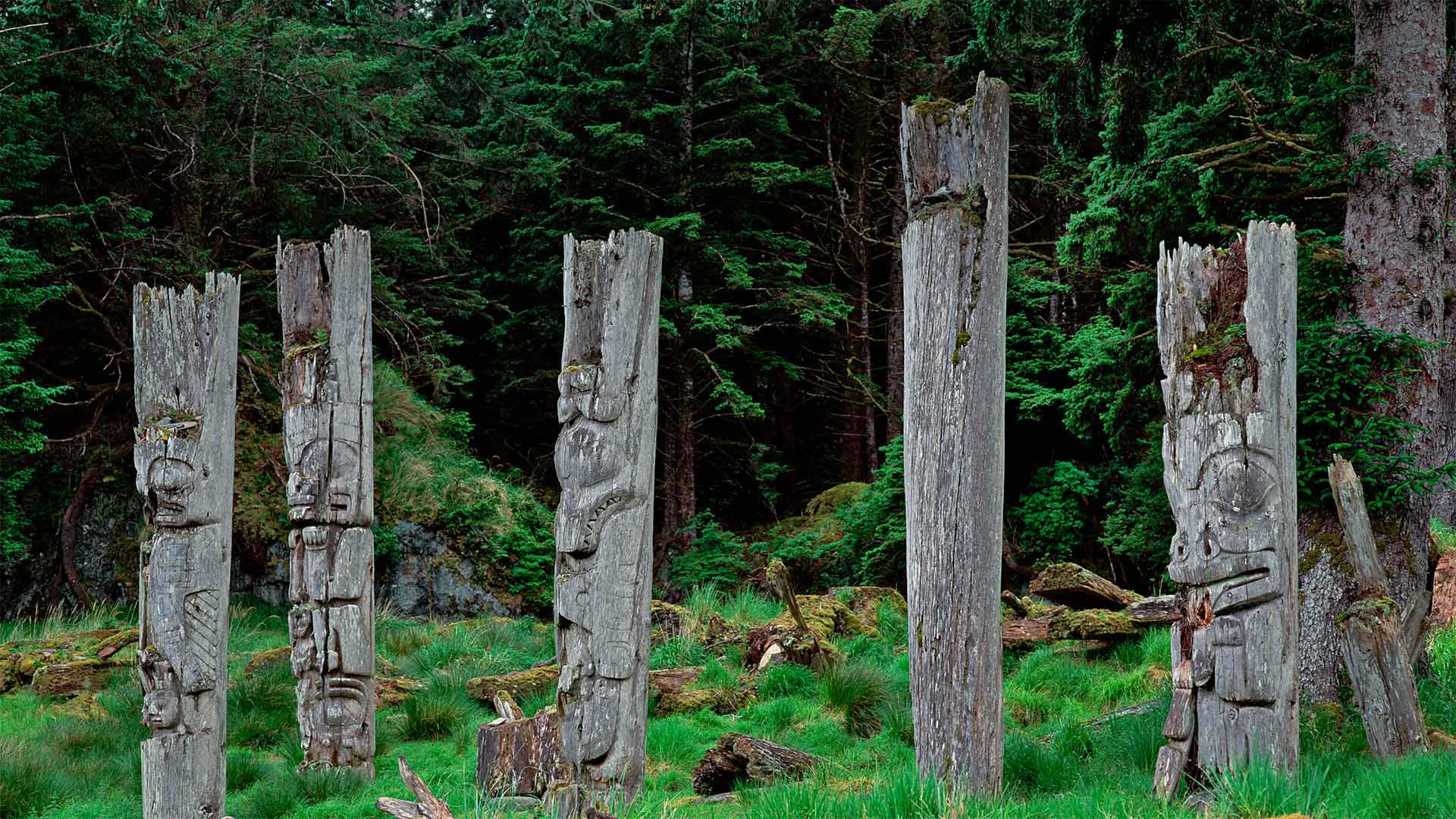 Haida totem poles on Haida Gwaii in British Columbia, Canada - Michio Hoshino