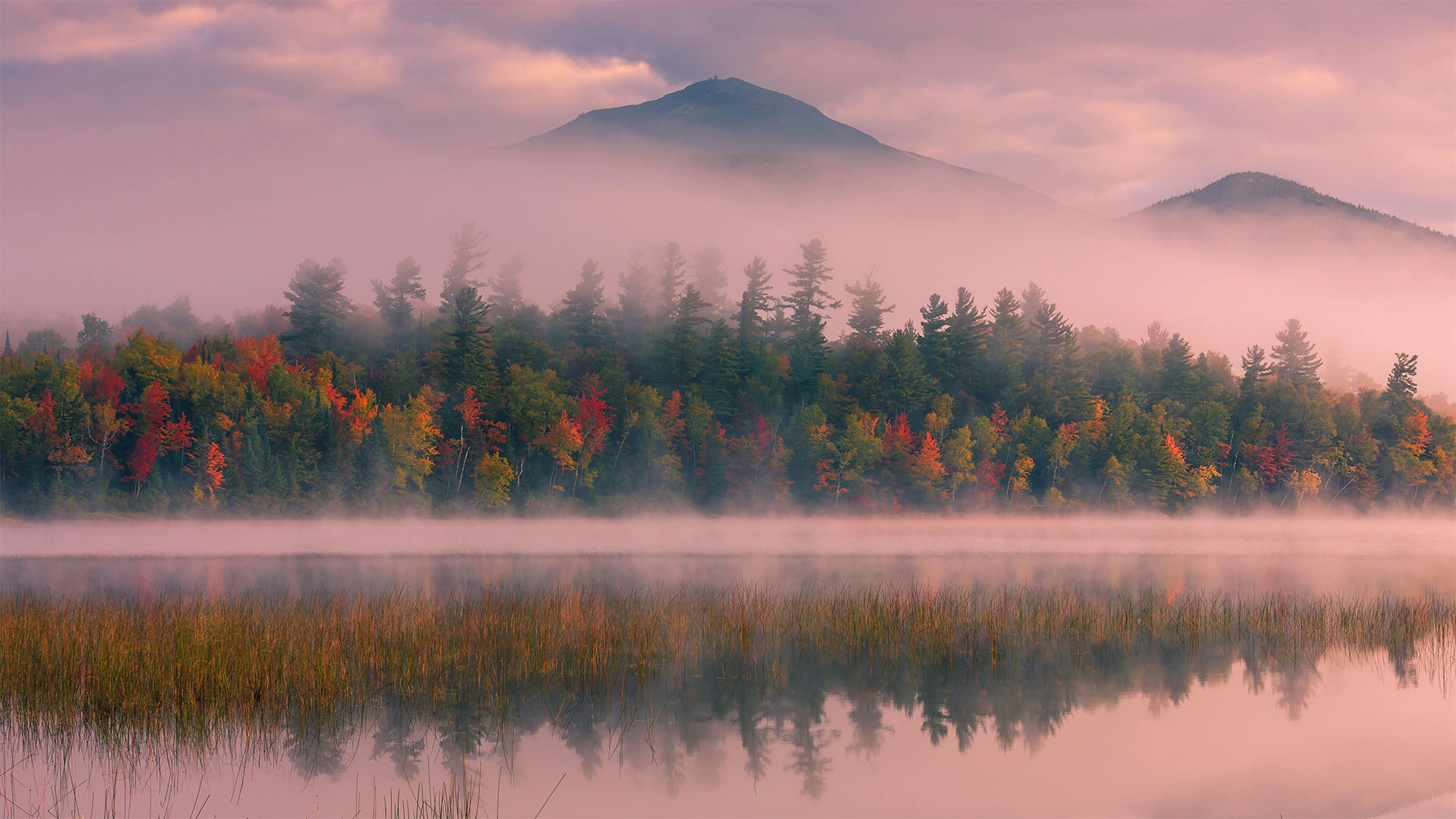 Connery Pond and Whiteface Mountain in New York state - Henk Meijer/Alamy)