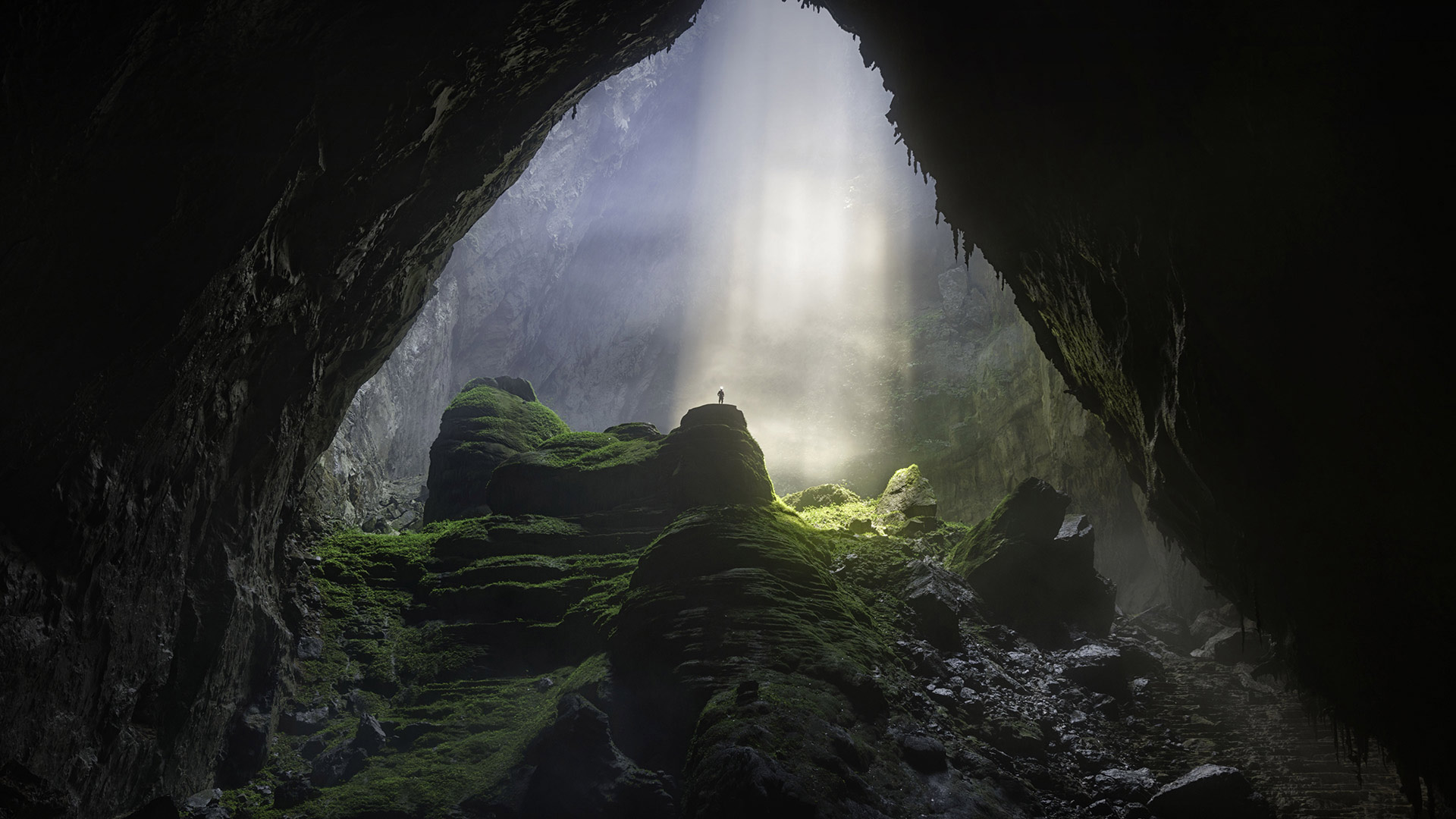 Sơn Đoòng cave in Phong Nha-Kẻ Bàng National Park, Vietnam - David A Knight/Shutterstock)