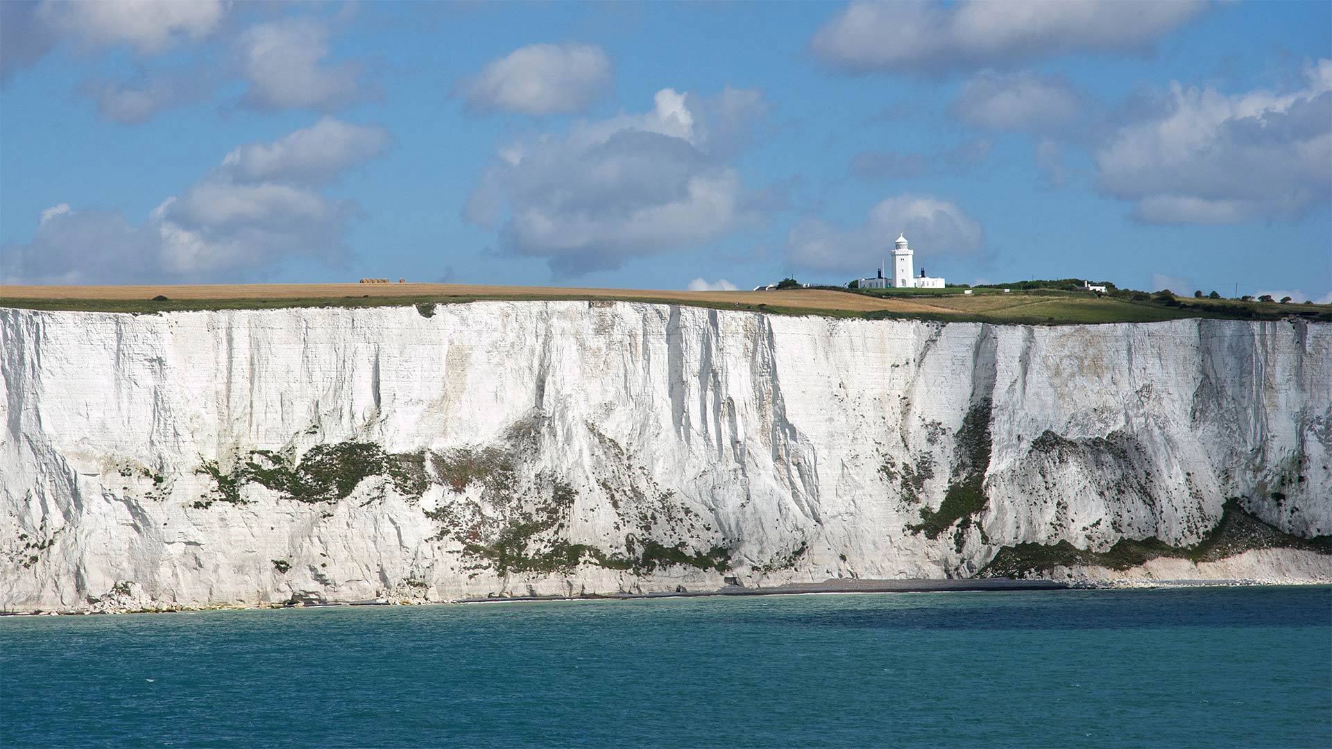 White Cliffs of Dover, England - LisaValder/Getty Images)
