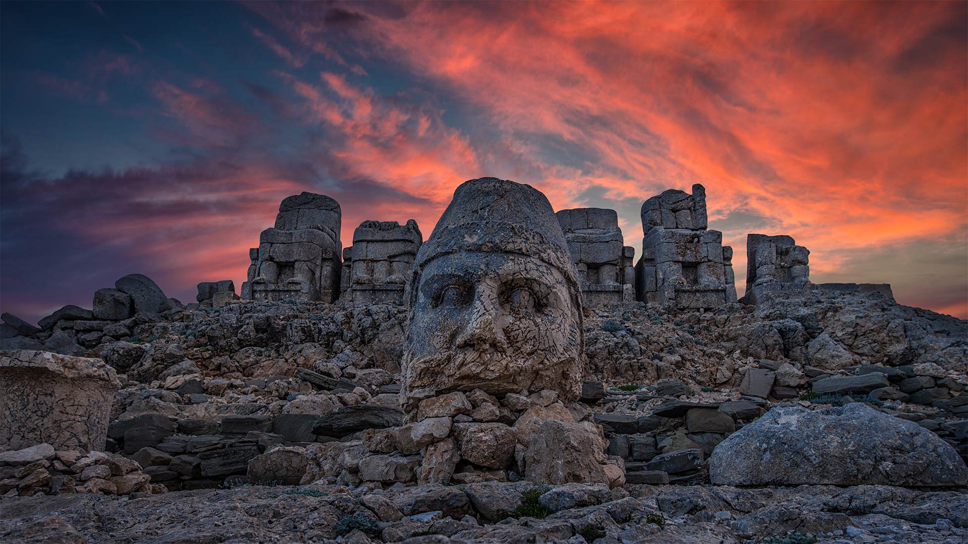 Colossal limestone statues on Mount Nemrut, Adıyaman, Turkey - Peerakit JIrachetthakun/Getty Images)