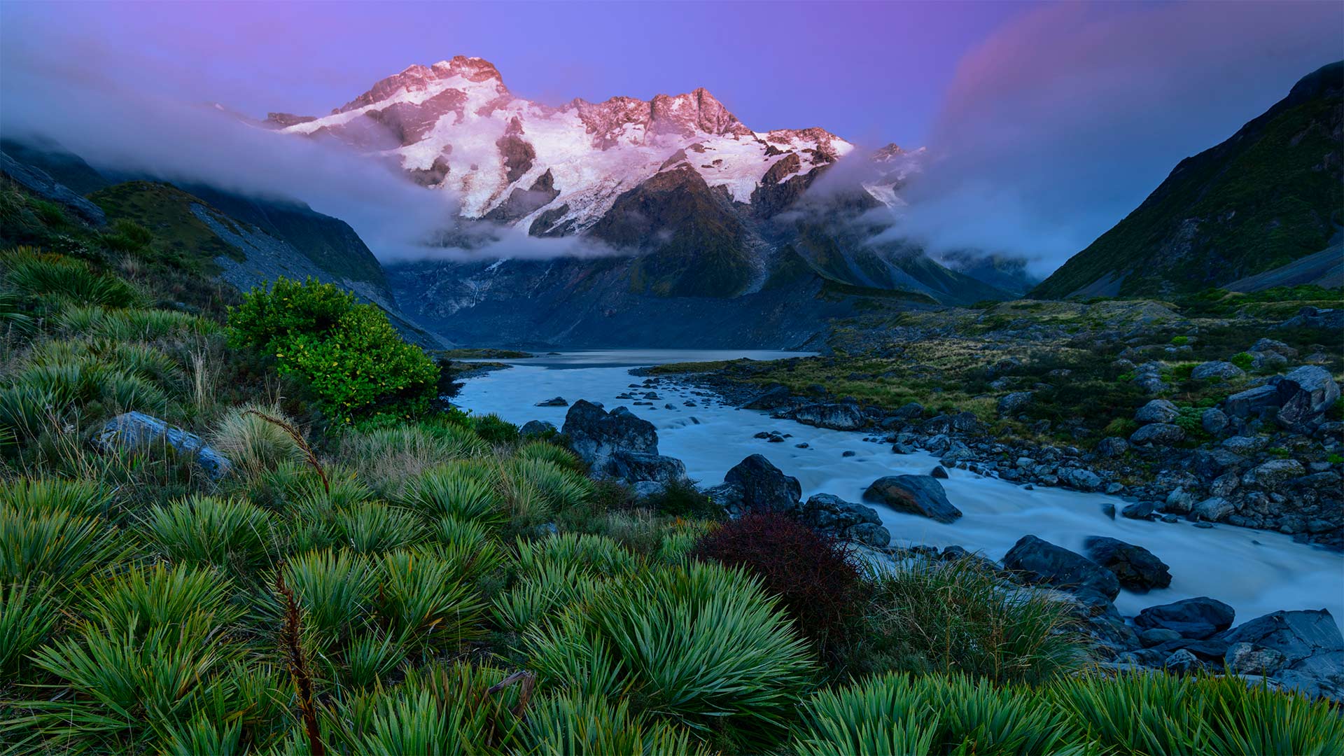Mount Sefton in Aoraki/Mount Cook National Park, South Island, New Zealand - AWL Images/Danita Delimont)