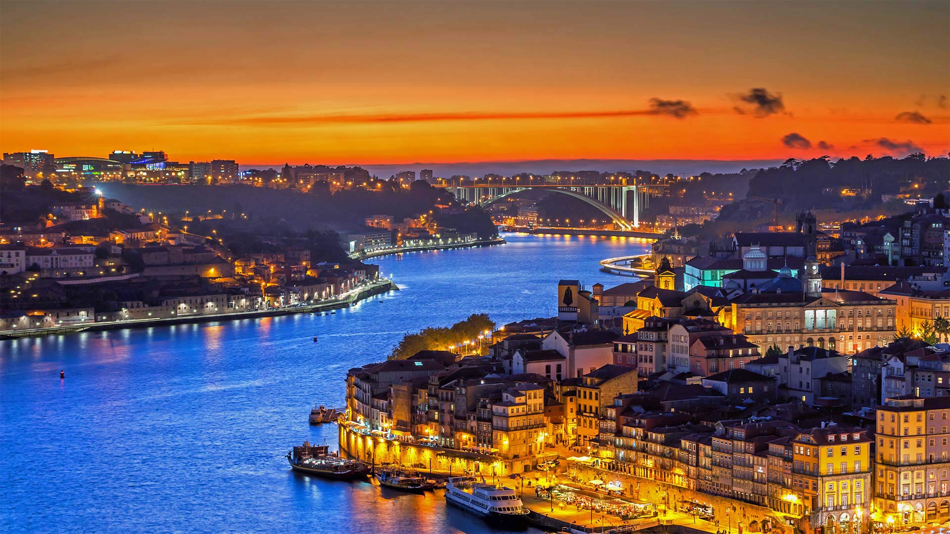 Porto, Portugal - Kanuman/Shutterstock)
