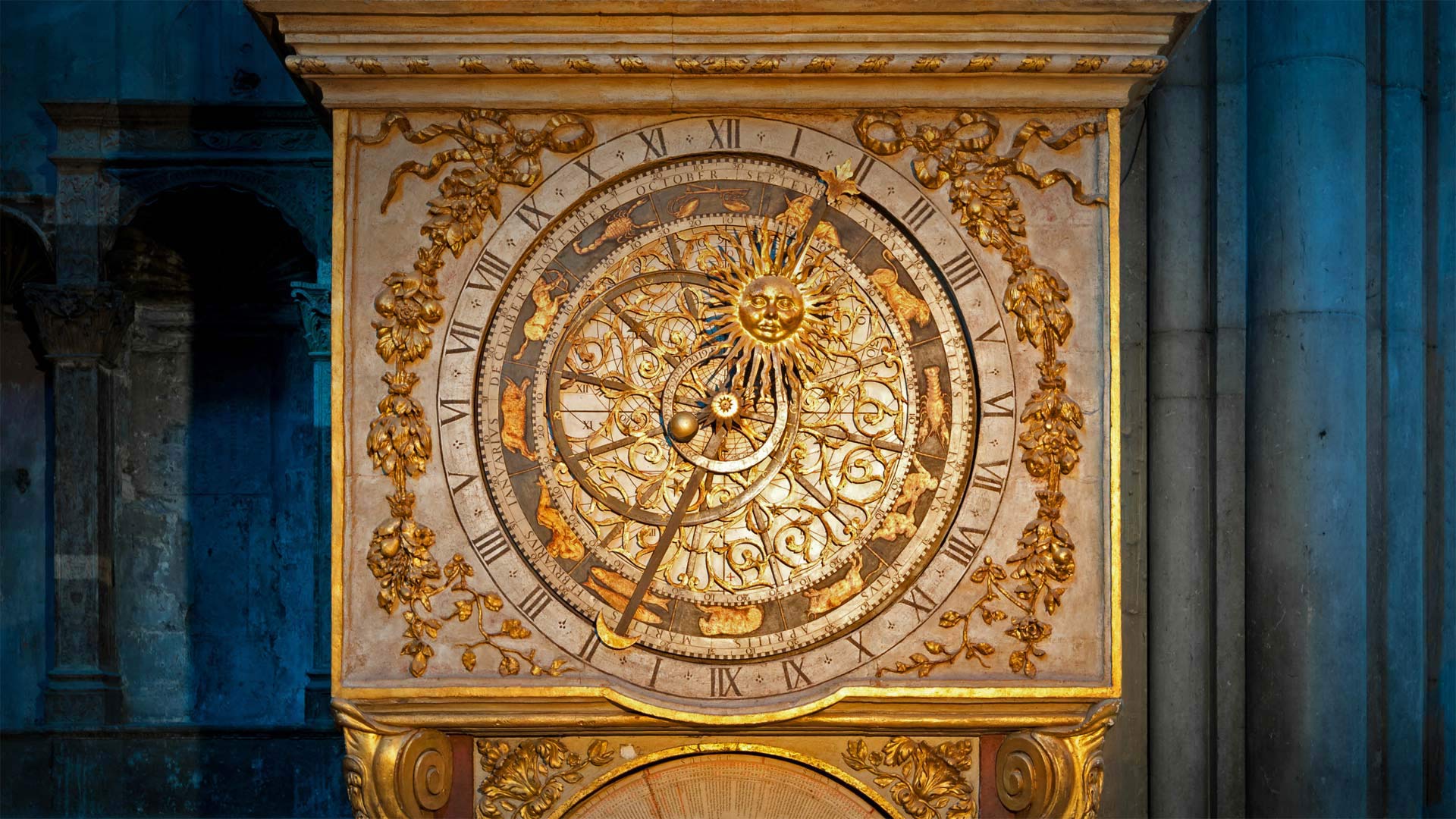Astronomical clock, Lyon, France - kyolshin/Alamy)