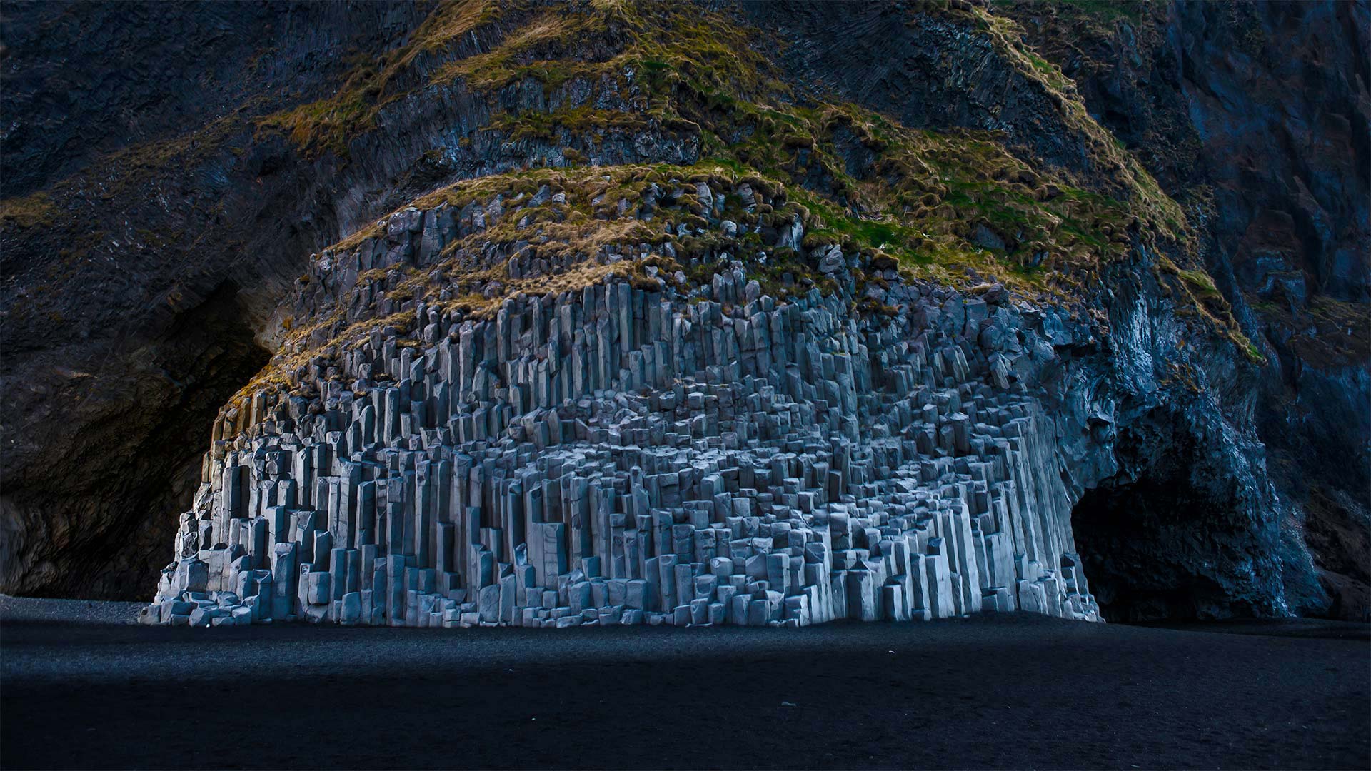 Reynisdrangar (basalt rock formations) on Reynisfjara Beach, Iceland - Cavan Images/Getty Images)