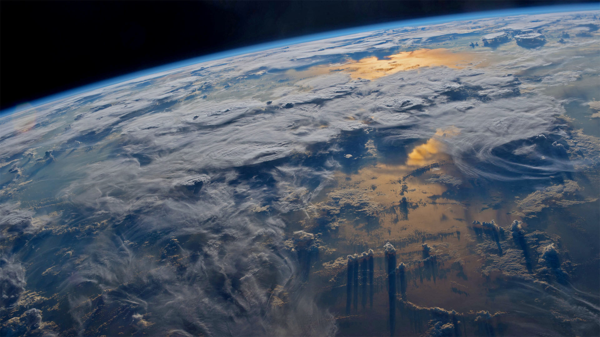Earth viewed from the International Space Station, photographed by astronaut Jeff Williams - Jeff Williams/NASA)