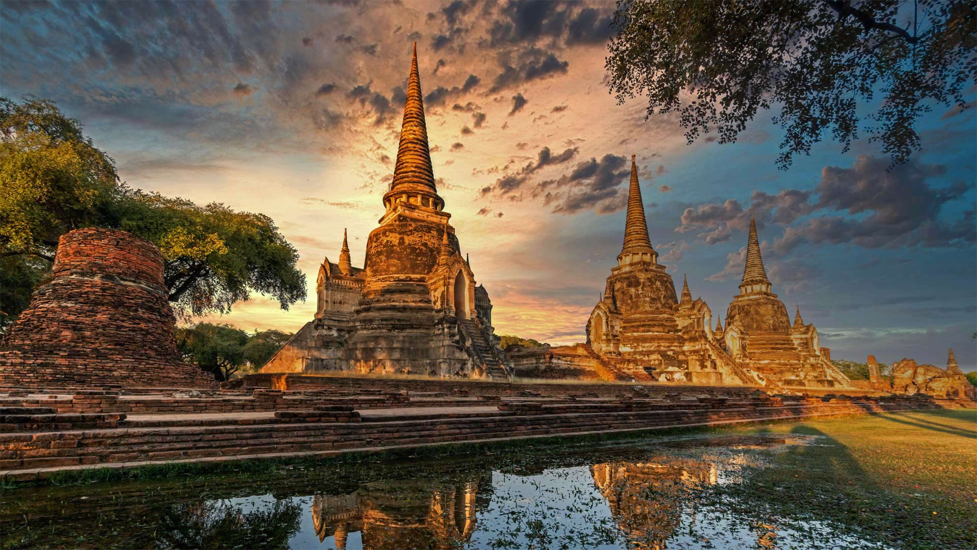 Wat Phra Si Sanphet, Ayutthaya Historical Park, Ayutthaya, Thailand - travelstock44/Alamy)