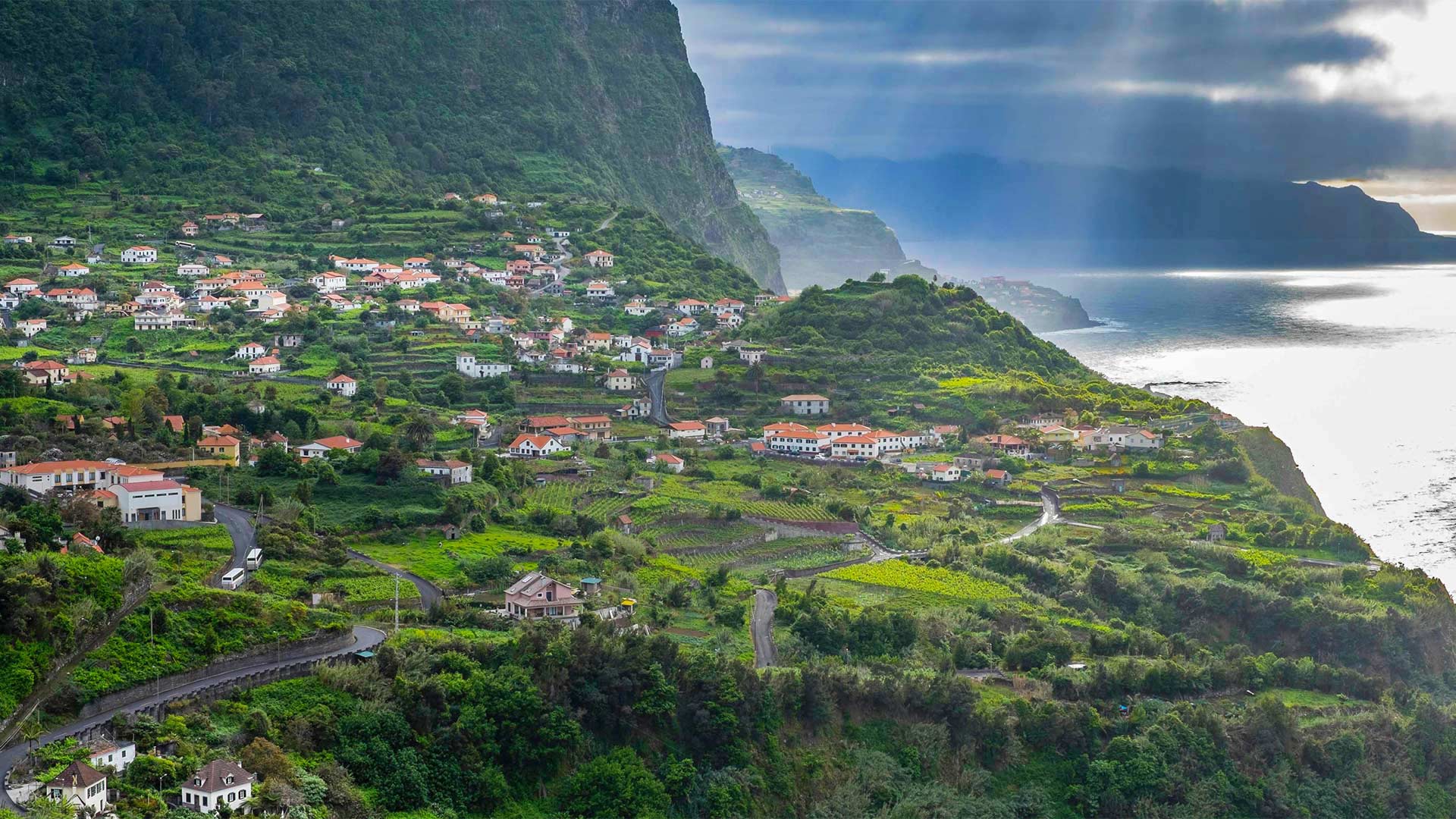 The north coast of Madeira, Portugal - Hemis/Alamy)