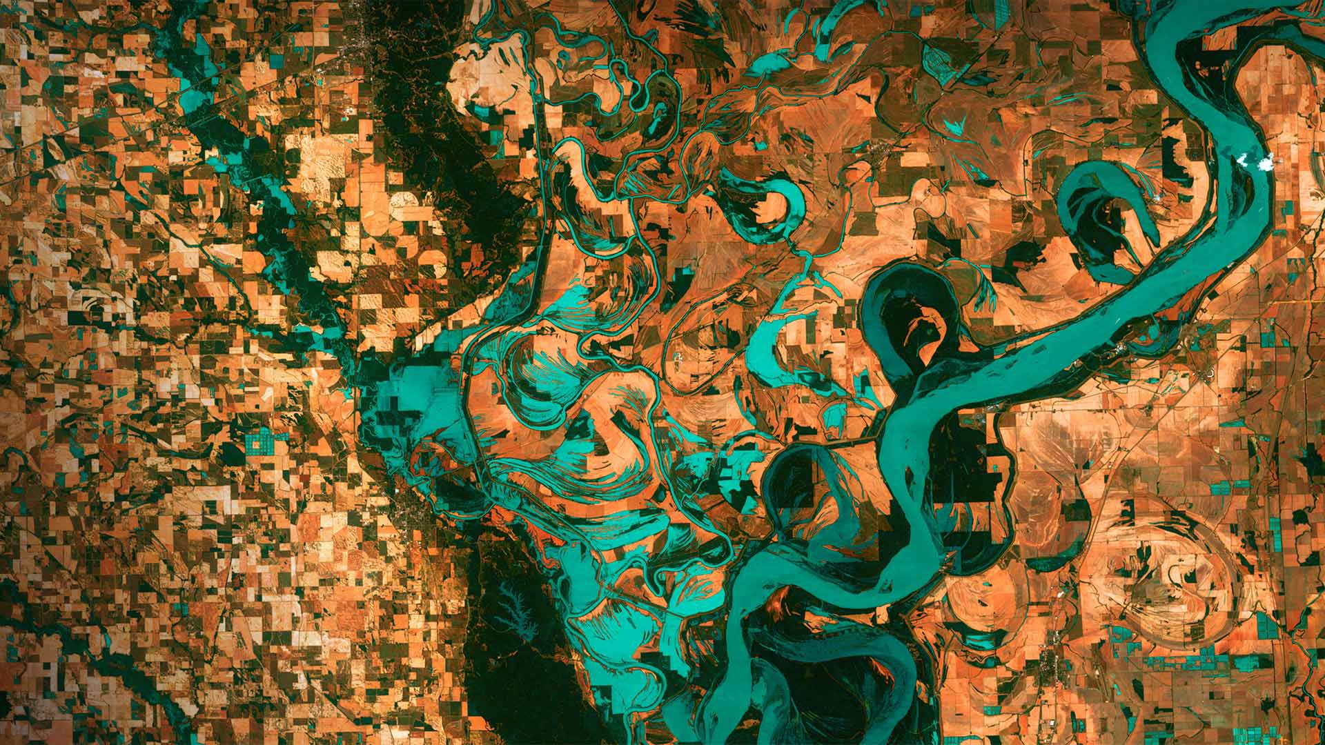 Mississippi River on the border between Arkansas and Mississippi - NASA)