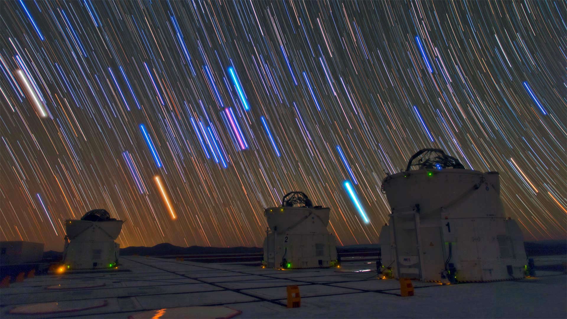 Telescopes and star trails at Paranal Observatory, Atacama Desert, Chile - Matteo Omied/Alamy)