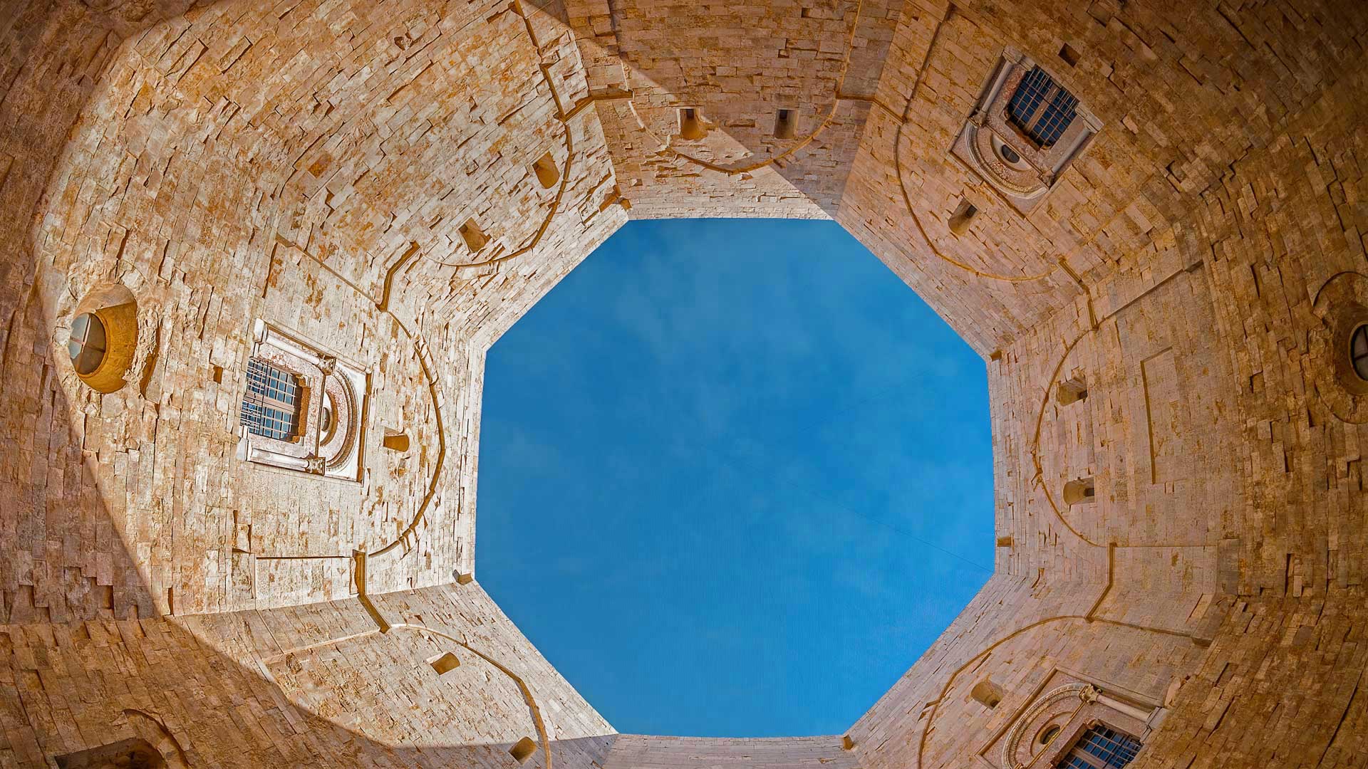 Castel del Monte, Apulia, Italy - Toni Spagone/Alamy)