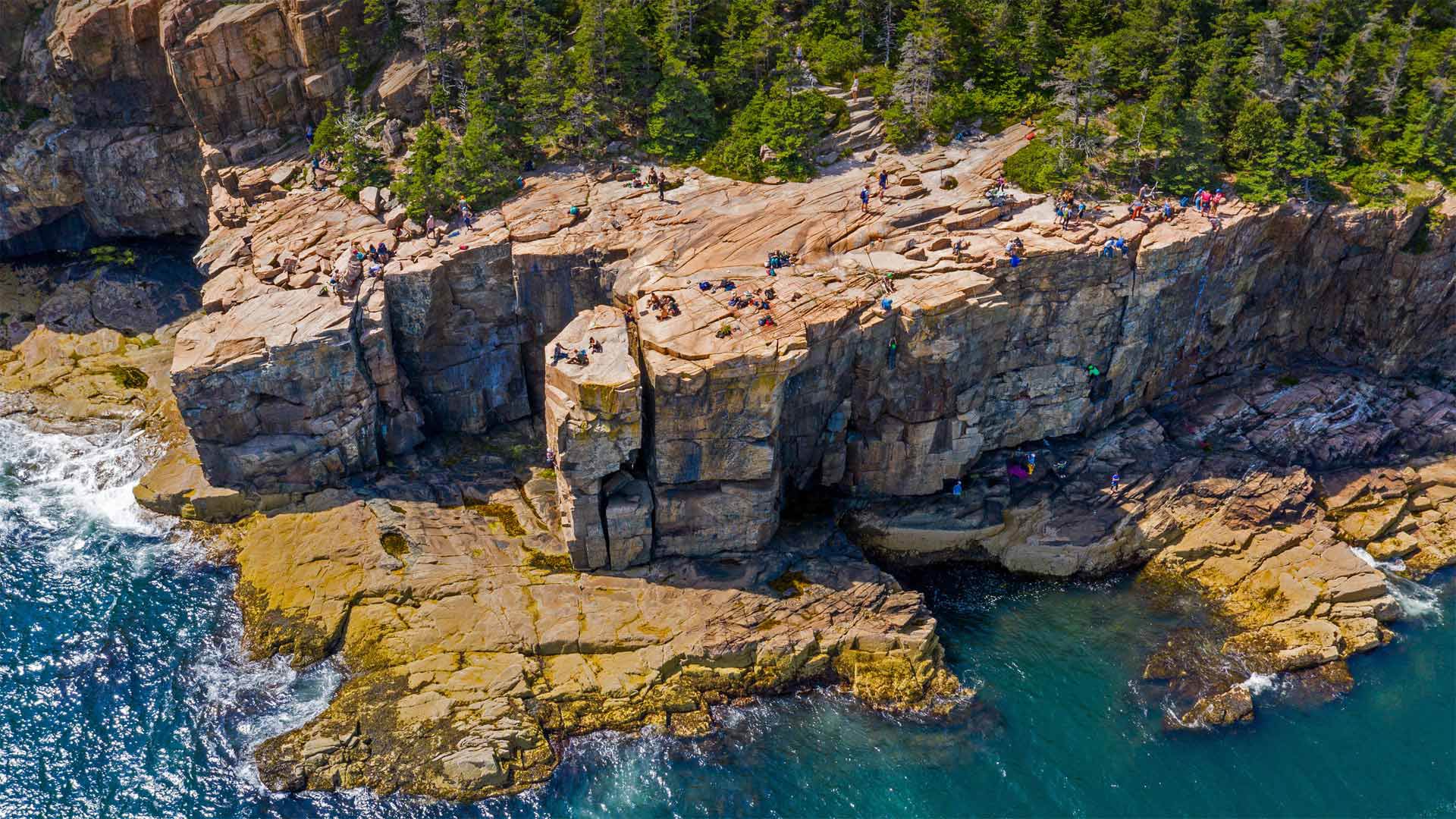 Otter Cliffs, Acadia National Park, Maine - dbimages/Alamy)