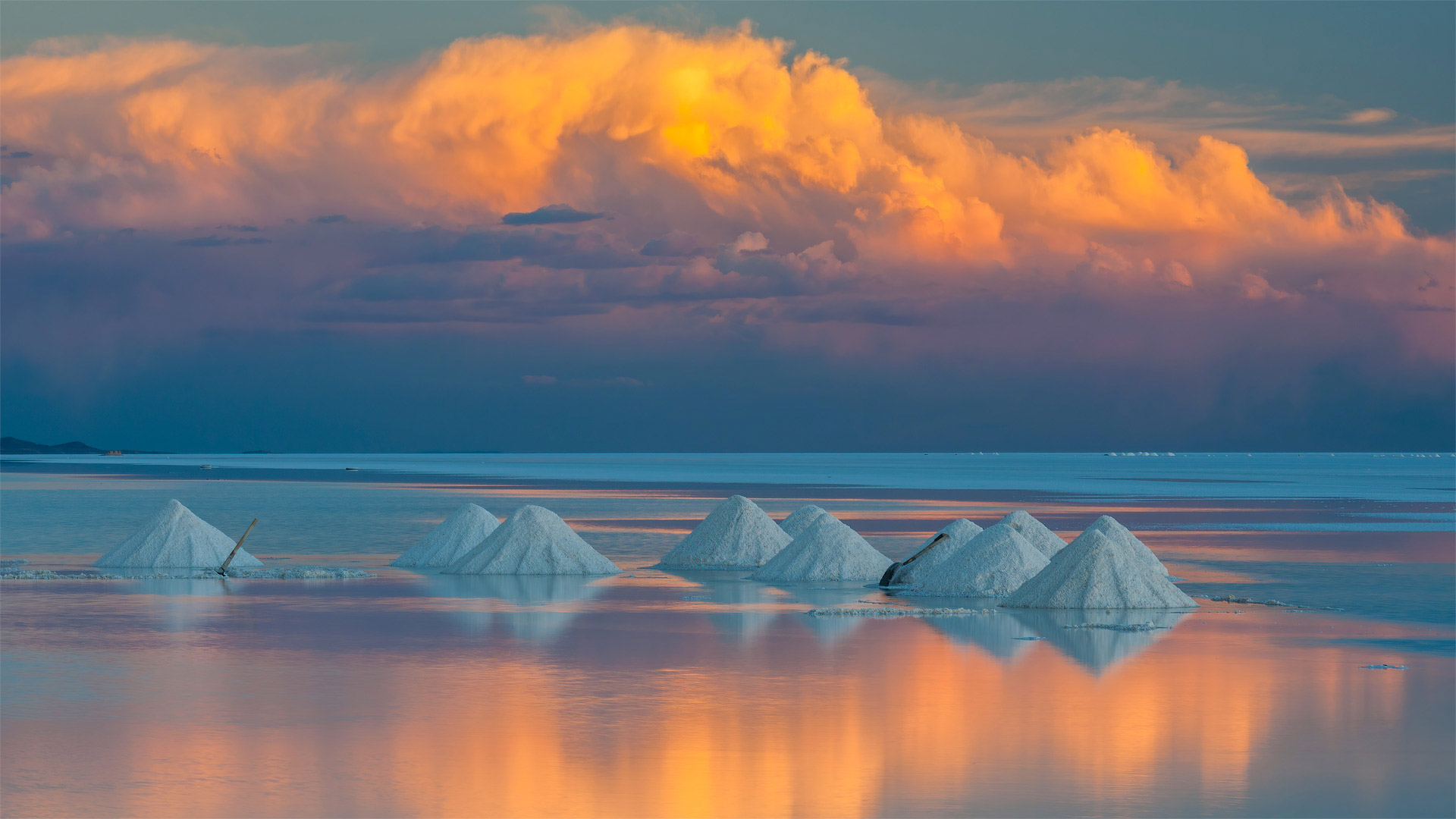 Salt cones on Salar de Uyuni, Bolivia - John Shaw