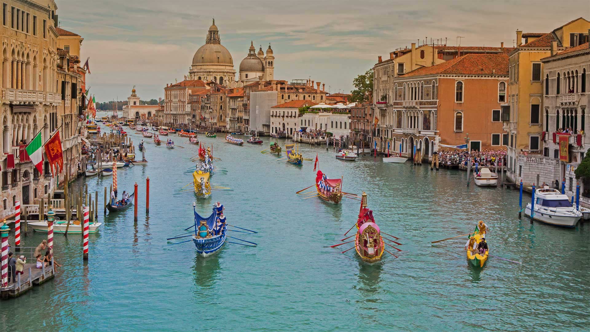 The Regata Storica on the Grand Canal in Venice, Italy - Alexander Duffner/Alamy)