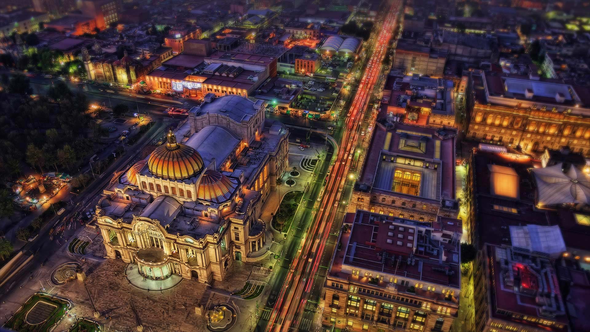 Palacio de Bellas Artes, Mexico City, Mexico - Lukas Bischoff Photograph/Shutterstock)