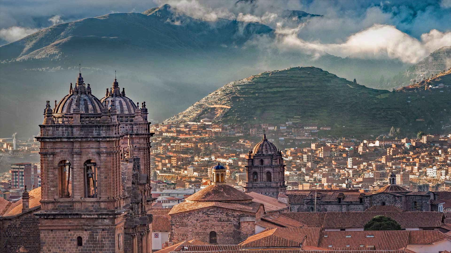 Cusco Cathedral on the Plaza de Armas, Cusco, Peru - sharptoyou/Shutterstock)
