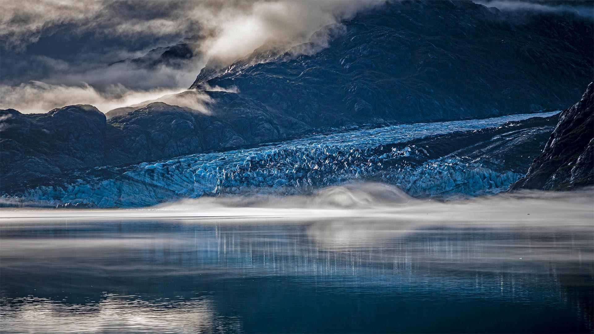 Lamplugh Glacier in Glacier Bay National Park, Alaska - Andrew Peacock/Getty Images)