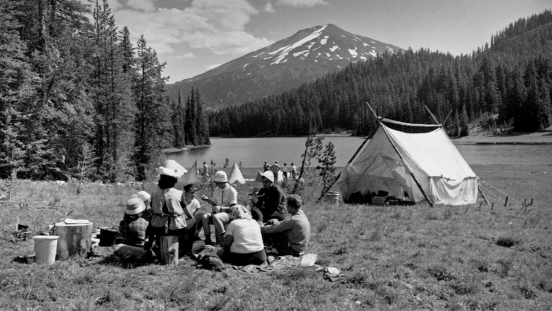 Girl Scouts camping on the shore of Todd Lake in 1960, Deschutes National Forest, Oregon - CORBIS/Corbis via Getty Images)