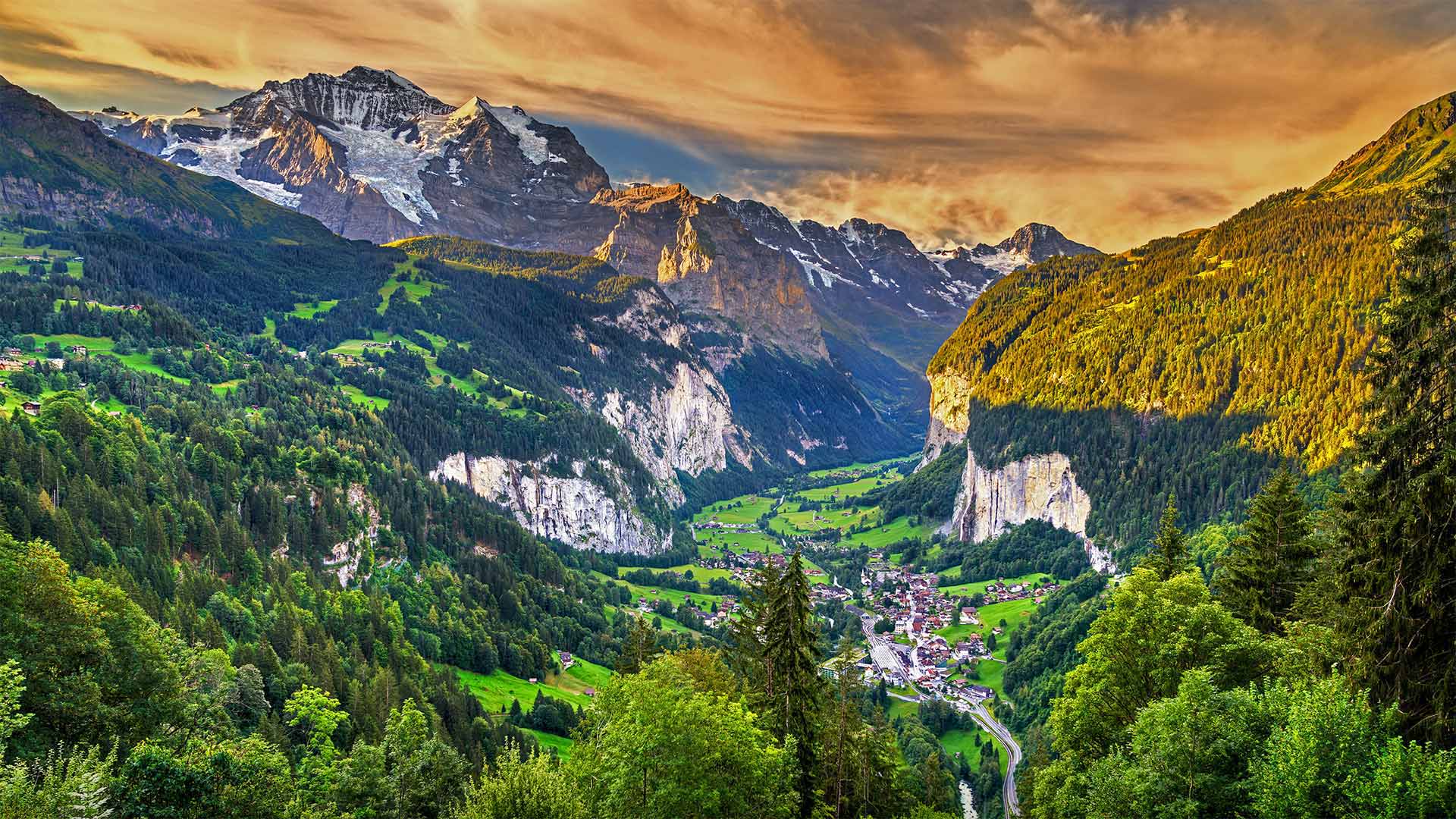 Lauterbrunnen Valley in the Swiss Alps - Leonid Andronov/Getty Images)