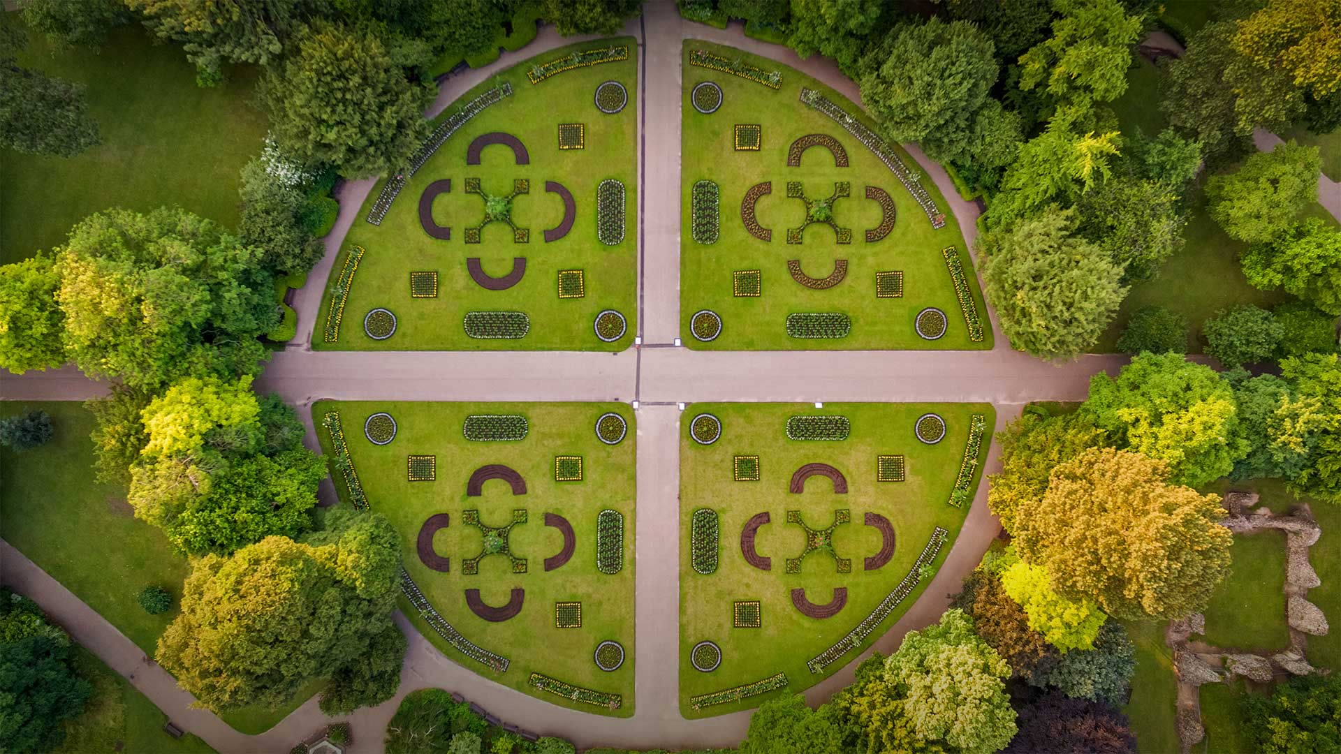 Abbey Gardens in Bury St Edmunds, Suffolk, England - Charles Martinez/Amazing Aerial Agency)