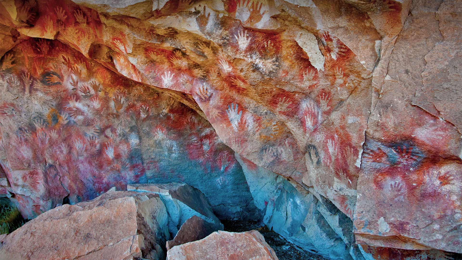 Cueva de las Manos (Cave of the Hands) in Santa Cruz, Argentina - Adwo/Alamy)