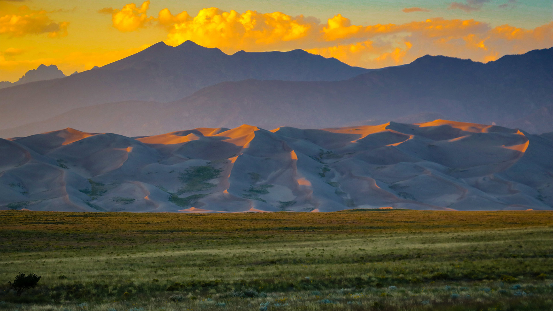 Great Sand Dunes National Park and Preserve, Colorado - Y Paudel/Getty Images)