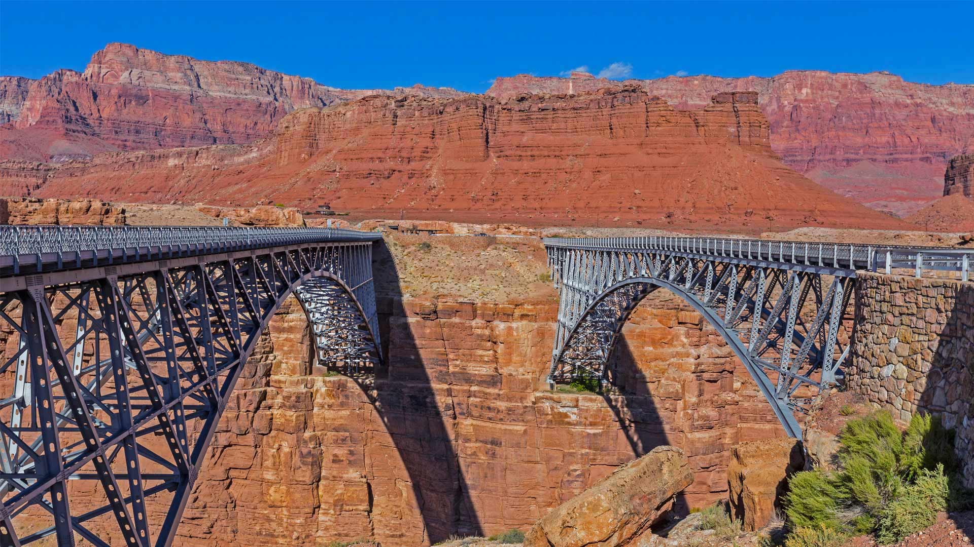 Navajo Bridge over the Colorado River at the Glen Canyon National Recreation Area in northern Arizona - trekandshoot/Alamy)