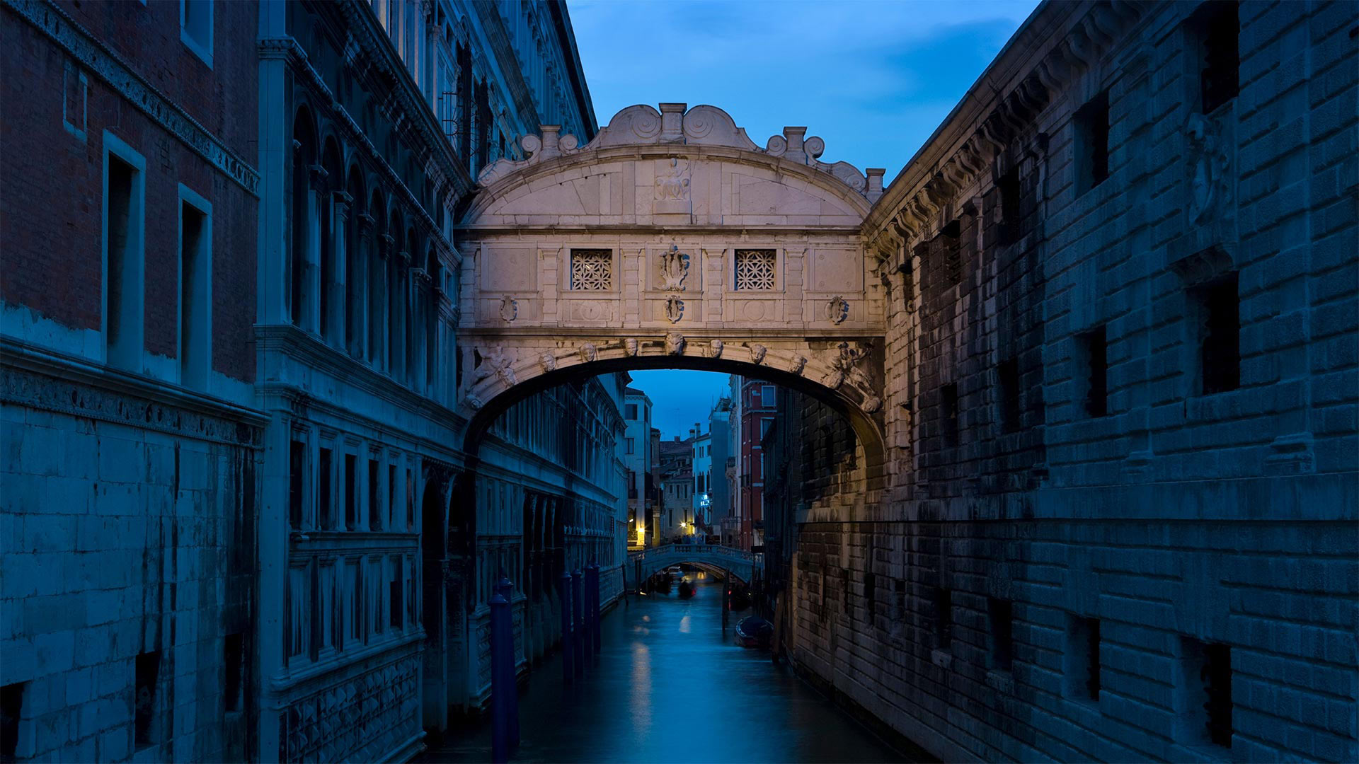 Bridge of Sighs in Venice, Italy - Doug Pearson/Alamy)