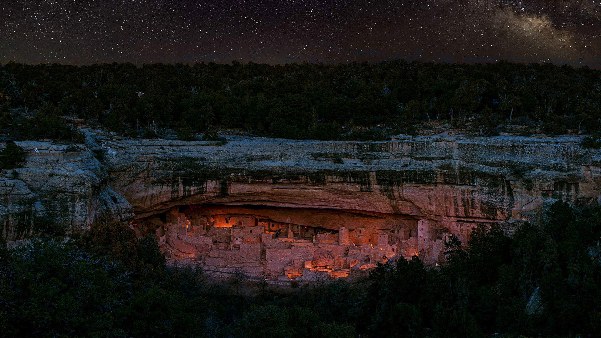 Cliff dwellings in Mesa Verde National Park, Colorado - Brad McGinley Photography/Getty Images)