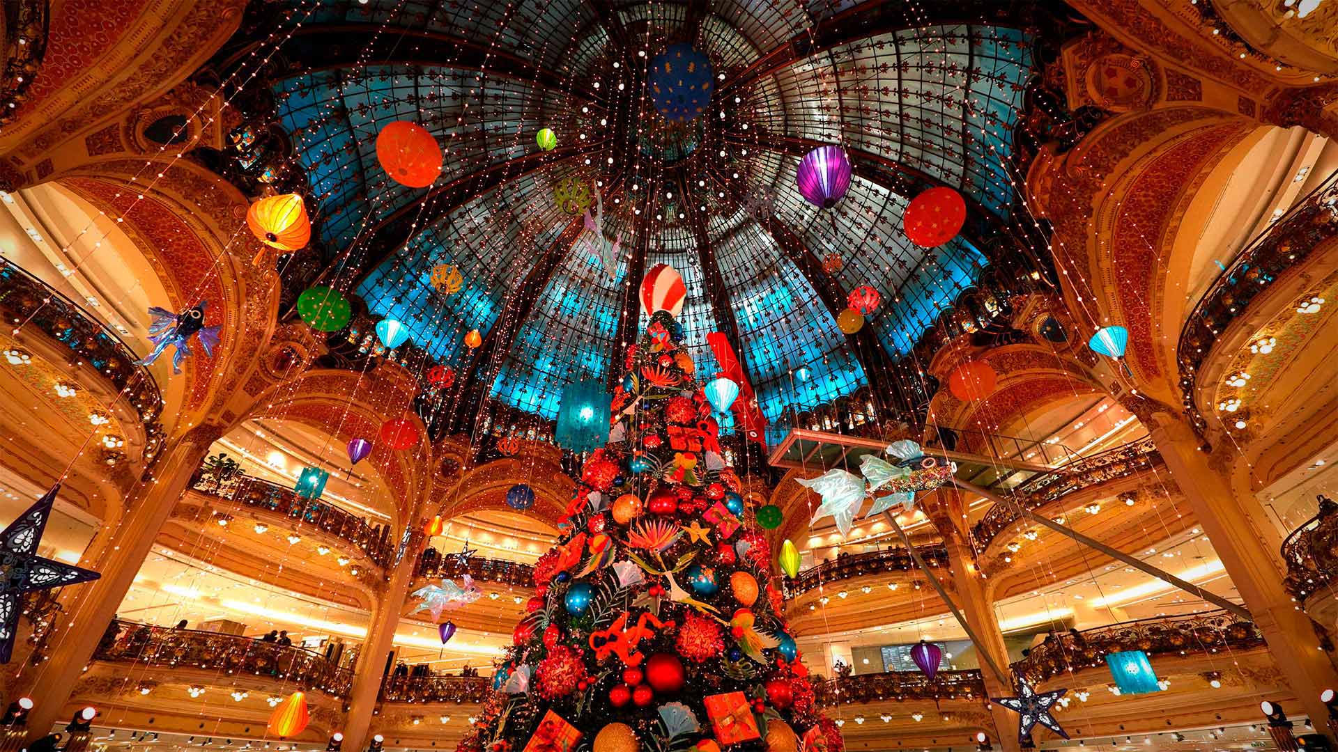 Christmas tree of the Galeries Lafayette in Paris, France Geoffroy