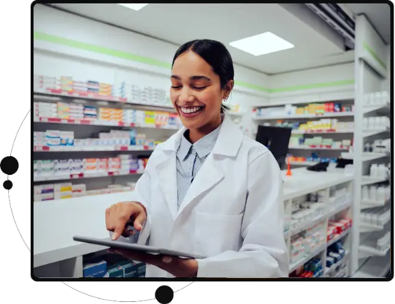 pharmacienne avec une tablette