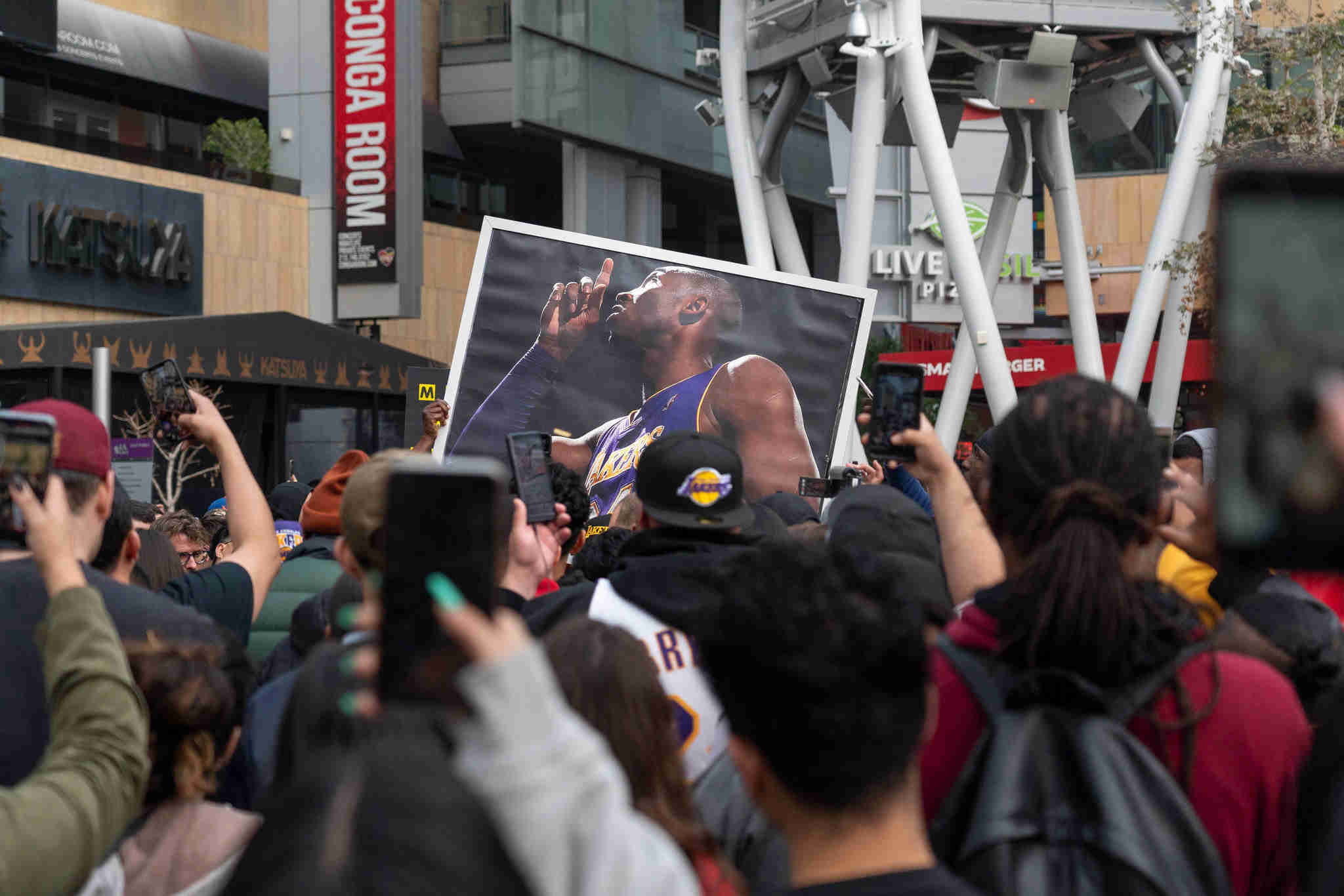 篮球巨星科比·布莱恩特离世，你见过凌晨四点的洛杉矶吗