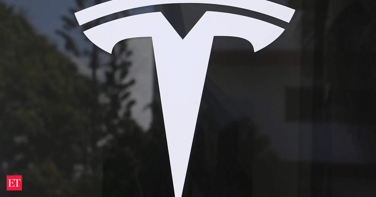 BYD Surpasses Tesla as World's Biggest EV Maker Amid Tesla's 2025 Sales Drop