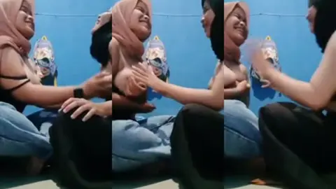 Cewe Adu Toket Siapa Paling Kenyal - Join