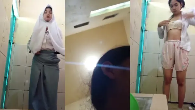 Thumbnail video: Jilbab SMA di kamar mandi sekolahan - PoopHD