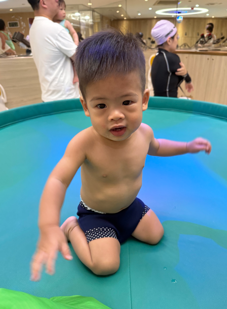 寶寶游泳