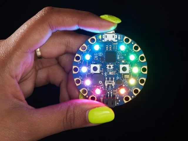 Circuit Playground Bluefruit - Bluetooth® LowEnergy - GH STUDEN