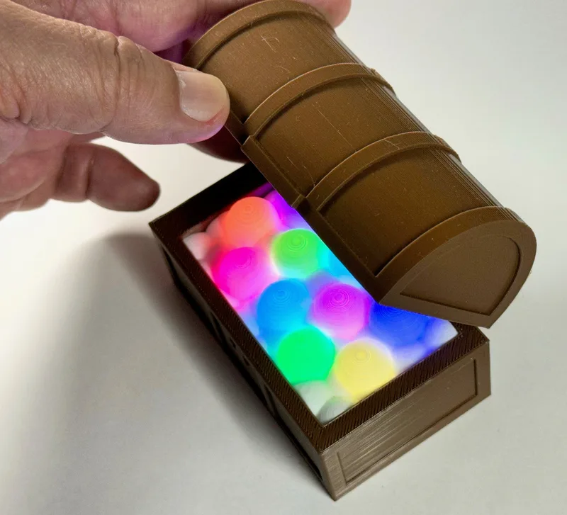 LEDで光る宝箱
