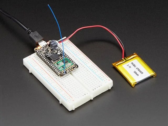 Adafruit Feather 32u4 RFM69HCW Packet Radio - 868 or 915 MHz